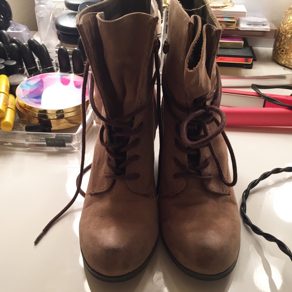 Pacsun boots size 7 1/2 worn once